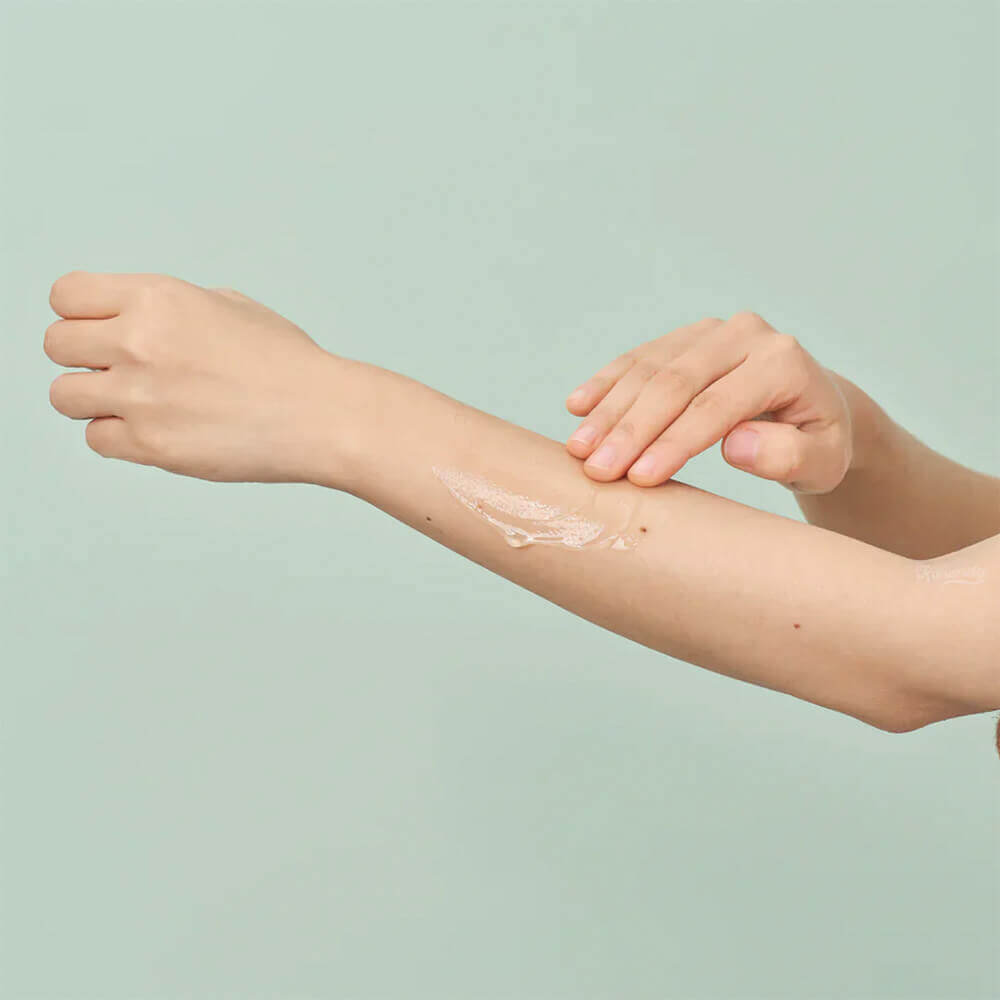 Многофункциональный успокаивающий гель с полынью Round Lab Mugwort Calming Soothing Gel - DYBEAUTY